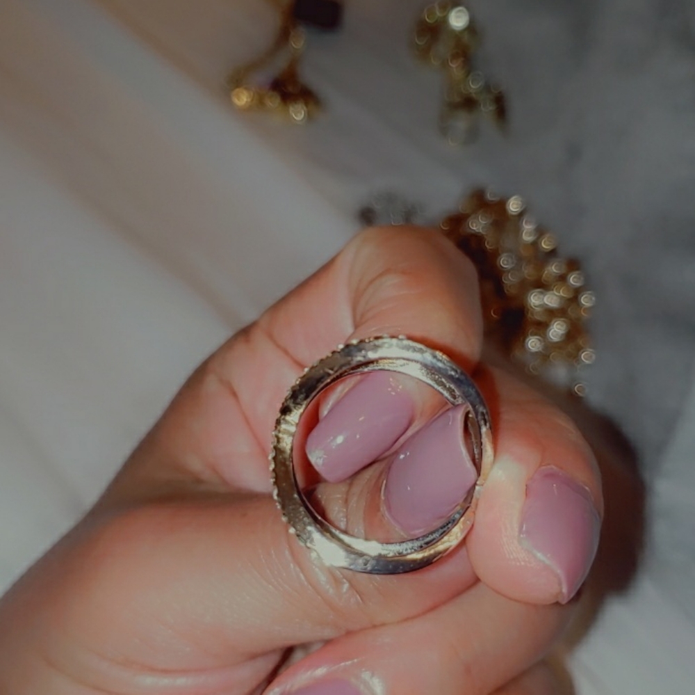 Gold ring - Picture 7 of 9